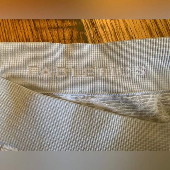 Fabletics leggings, gray patterned dropped - Picture 6 of 6